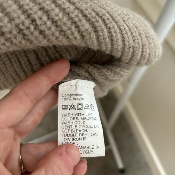 SHEIN Knit Cropped Turtleneck - Picture 4 of 4